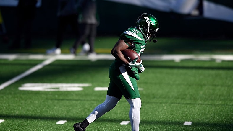 New York Jets running back Frank Gore (21) warms up before a game against the Last Vegas Raiders at MetLife Stadium on Sunday, Dec. 6, 2020, in East Rutherford.

Nyj Vs Lv
