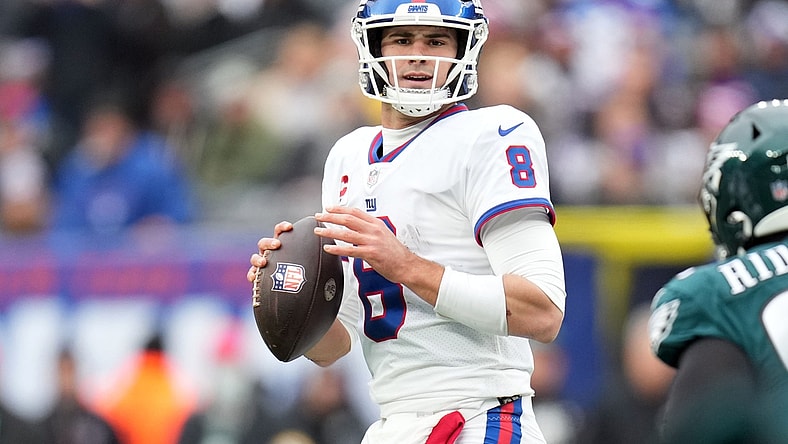New York Giants quarterback Daniel Jones (8) looks to throw in the first half. The Giants defeat the Eagles, 13-7, at MetLife Stadium on Sunday, Nov. 28, 2021, in East Rutherford.

Nyg Vs Phi