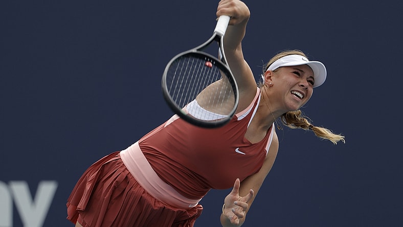 Mar 22, 2022; Miami Gardens, FL, USA; Amanda Anisimova of the United States serves against Shelby Rogers of the United States (not pictured) in a first round women's singles match in the Miami Open at Hard Rock Stadium. Mandatory Credit: Geoff Burke-USA TODAY Sports