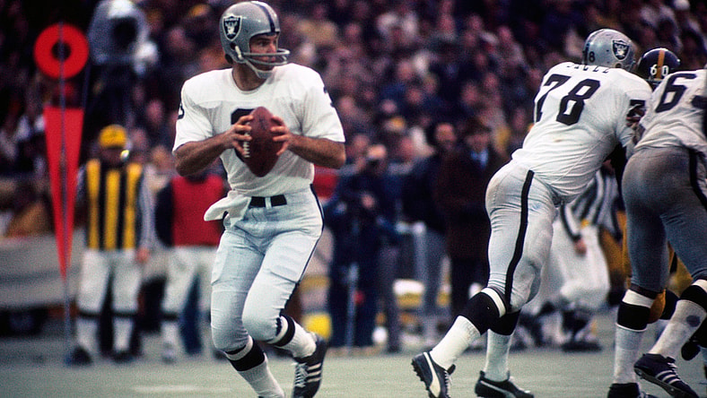 Raiders-QB-Daryle-Lamonica