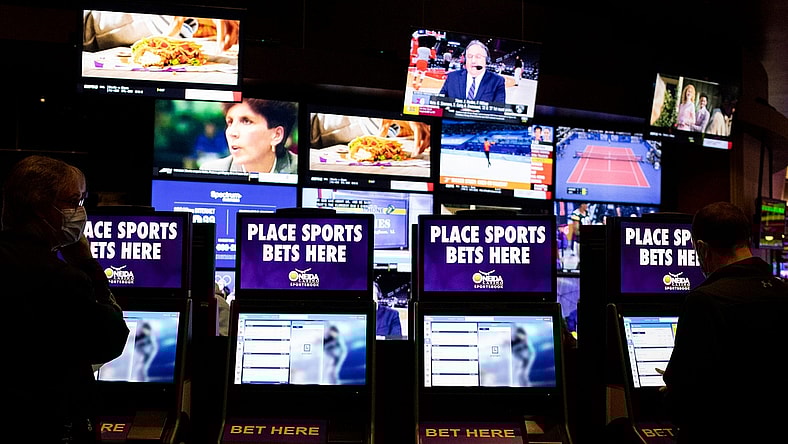 Customers place bets at a kiosks, Thursday, Feb. 10, 2022, at the Oneida Casino in Green Bay, Wis. Samantha Madar/USA TODAY NETWORK-Wisconsin
Gpg Oneida Sports Wagering Lounge 02102022 0014