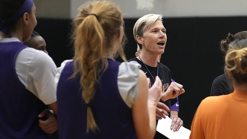 Apr 21, 2022; Phoenix, Arizona, USA; Phoenix Mercury head coach Vanessa Nygaard talks to the team after training camp for the day at Verizon 5G Performance Center. Mandatory Credit: Cheryl Evans/The Republic via USA TODAY NETWORK