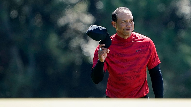 Tiger Woods tips his hat to the fans as they applaud as he walks up No. 18 during the final round of the Masters at Augusta National Golf Club.

2022-4-10-tiger-woods-cap
