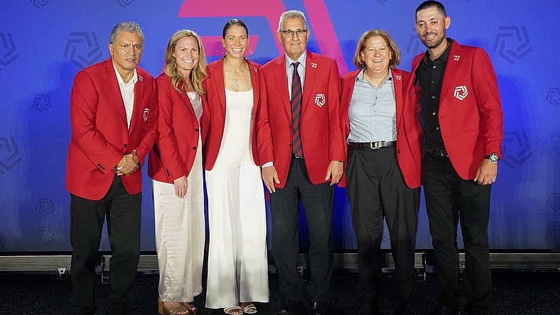 May 21, 2022; Frisco, Texas, USA; Marco Etcheverry, Christie Pearce Rampone, Shannon Boxx, Esse Baharmast, Linda Hamilton, and Clint Dempsey pose during the National Soccer Hall of Fame Class of 2022 Induction Ceremony at Toyota Stadium. Mandatory Credit: Chris Jones-USA TODAY Sports