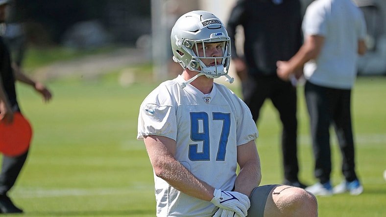 Aidan Hutchinson, Tom Brady