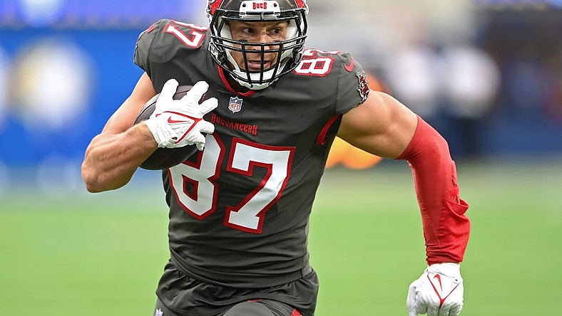 Sep 26, 2021; Inglewood, California, USA;  Tampa Bay Buccaneers tight end Rob Gronkowski (87) completes a pass play and runs for a first down in the first half of the game against the Los Angeles Rams at SoFi Stadium. Mandatory Credit: Jayne Kamin-Oncea-USA TODAY Sports