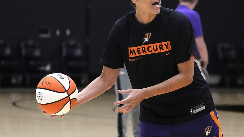 Apr 21, 2022; Phoenix, Arizona, USA; Phoenix Mercury guard Diana Taurasi works out during training camp at Verizon 5G Performance Center. Mandatory Credit: Cheryl Evans/The Republic via USA TODAY NETWORK