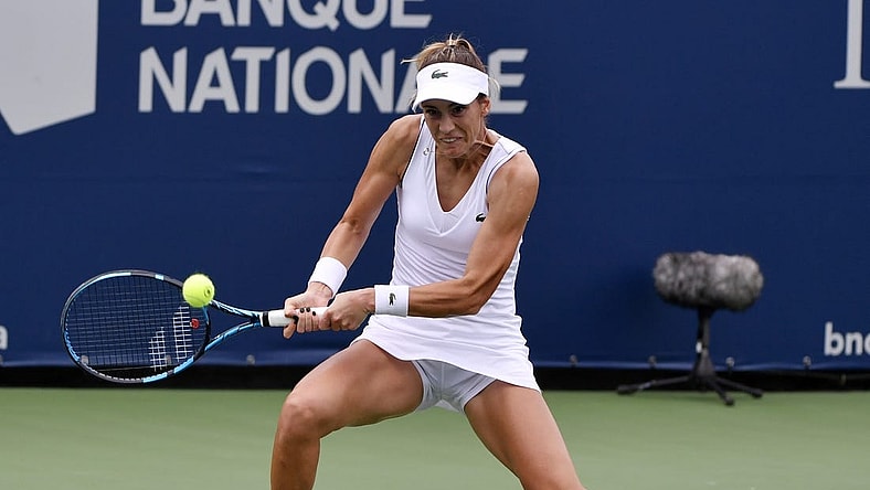 Aug 7, 2021; Montreal, Quebec, CAN; Bernarda Pera of the United States hits a shot against Harriet Dart of Great Britain (not pictured) in first round qualifying play at Stade IGA. Mandatory Credit: Eric Bolte-USA TODAY Sports