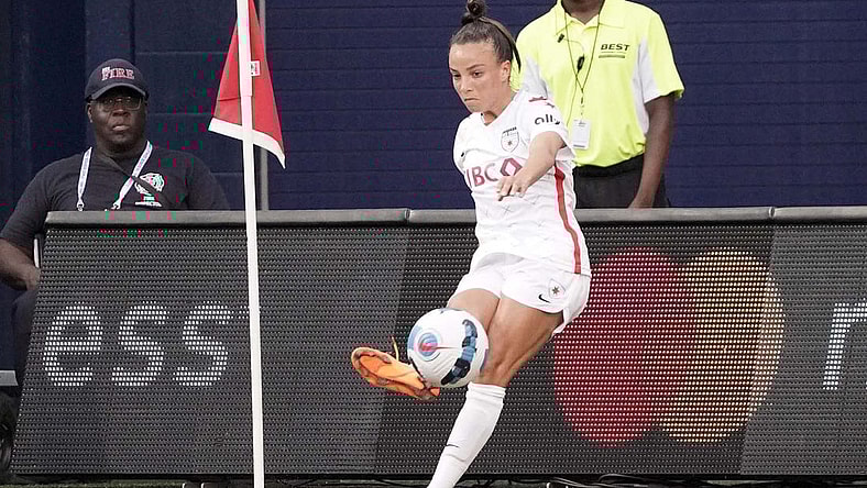 Jun 18, 2022; Kansas City, Kansas, USA;  Chicago Red Stars forward Mallory Pugh (9) kicks a corner kick during the first half against the Kansas City Current at Children's Mercy Park. Mandatory Credit: Denny Medley-USA TODAY Sports