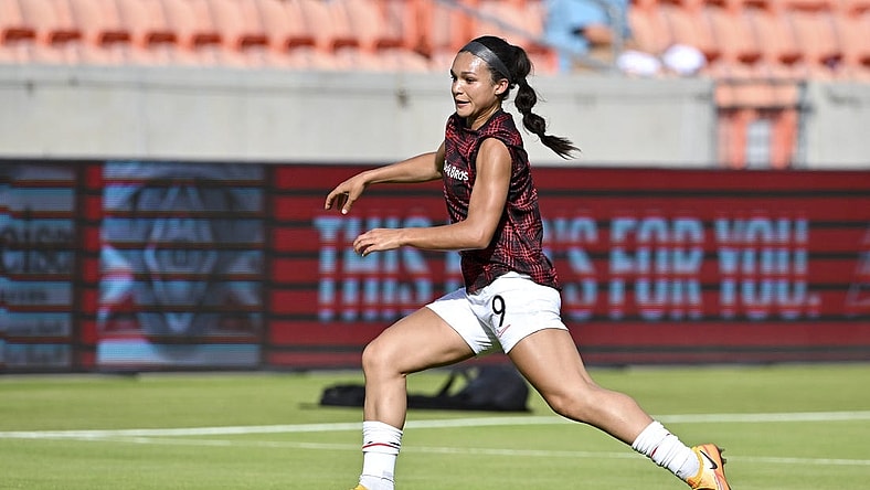 Jun 12, 2022; Houston, Texas, USA; Portland Thorns FC forward Sophia Smith (9) warms up prior to the match against the Houston Dash at PNC Stadium. Mandatory Credit: Maria Lysaker-USA TODAY Sports