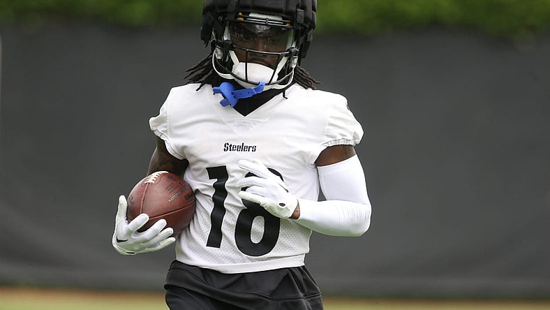 Jun 9, 2022; Pittsburgh, Pennsylvania, USA;  Pittsburgh Steelers wide receiver Diontae Johnson (18) participates in minicamp at UPMC Rooney Sports Complex.. Mandatory Credit: Charles LeClaire-USA TODAY Sports