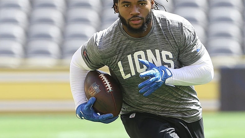 Aug 28, 2022; Pittsburgh, Pennsylvania, USA;  Detroit Lions running back D'Andre Swift (32) warms up before the game against the Pittsburgh Steelers at Acrisure Stadium. Mandatory Credit: Charles LeClaire-USA TODAY Sports