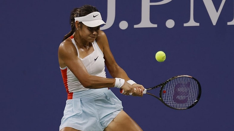 Aug 30, 2022; Flushing, NY, USA; Emma Raducanu (GBR) hits a backhand against Alize Cornet (FRA) (not pictured) on day two of the 2022 U.S. Open tennis tournament at USTA Billie Jean King National Tennis Center. Mandatory Credit: Geoff Burke-USA TODAY Sports