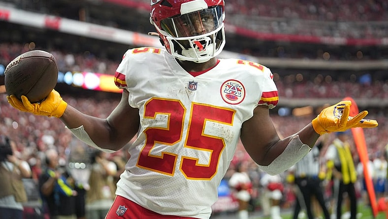 Sep 11, 2022; Glendale, Arizona, United States; Kansas City Chiefs running back Clyde Edwards-Helaire (25) shrugs as he walks into the end zone untouched for a score against the Arizona Cardinals at State Farm Stadium. Mandatory Credit: Joe Rondone-Arizona Republic