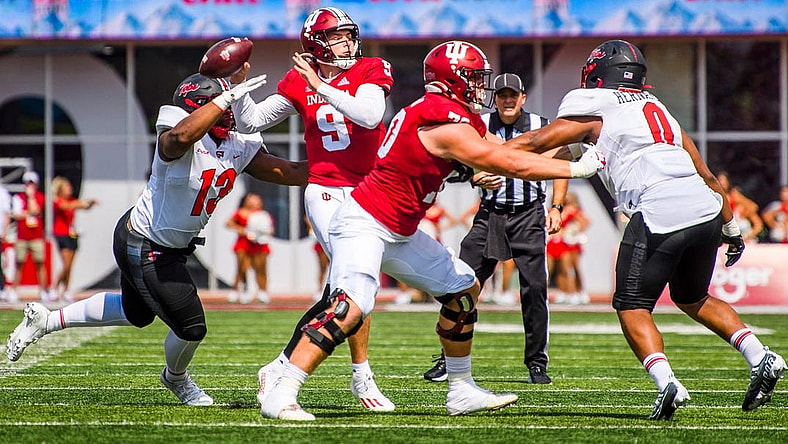 Indiana's Connor Bazelak (9) avoids the sack during the Indiana versus Western Kentucky football game at Memorial Stadium on Sept. 17, 2022.

Iu Wk Fb 2h Bazelak 1