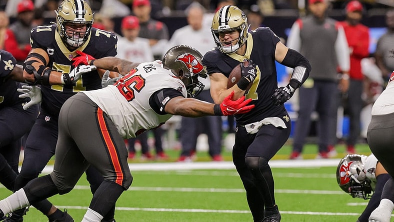 Sep 18, 2022; New Orleans, Louisiana, USA;  New Orleans Saints tight end Taysom Hill (7) rushes against Tampa Bay Buccaneers defensive tackle Akiem Hicks (96) during the first half at Caesars Superdome. Mandatory Credit: Stephen Lew-USA TODAY Sports