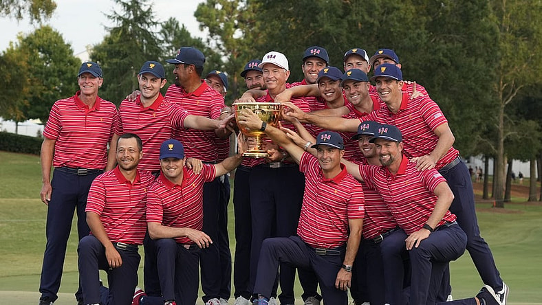 Sep 25, 2022; Charlotte, North Carolina, USA; Team USA poses with the trophy during the singles match play of the Presidents Cup golf tournament at Quail Hollow Club. Mandatory Credit: Jim Dedmon-USA TODAY Sports