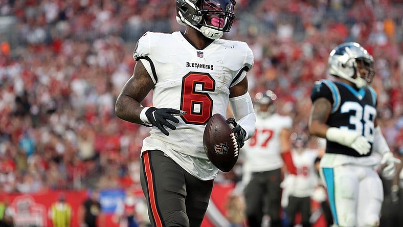 Jan 9, 2022; Tampa, Florida, USA; Tampa Bay Buccaneers running back Le'Veon Bell (6) runs the ball in for a touchdown against the Carolina Panthers during the first half at Raymond James Stadium. Mandatory Credit: Kim Klement-USA TODAY Sports