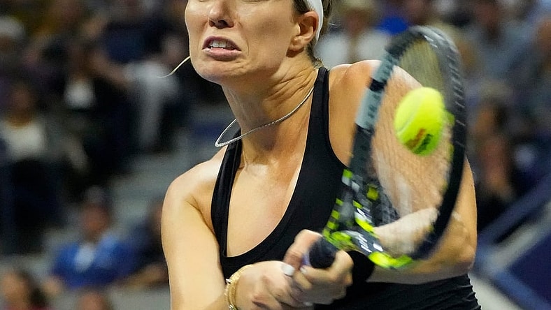 Sept 5, 2022; Flushing, NY, USA; Danielle Collins of the USA hits to Aryna Sabalenka on day eight of the 2022 U.S. Open tennis tournament at USTA Billie Jean King National Tennis Center. Mandatory Credit: Robert Deutsch-USA TODAY Sports