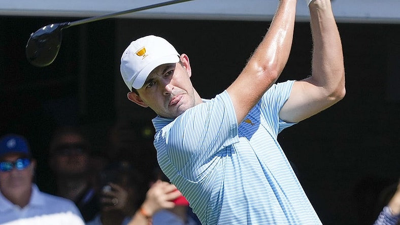 Sep 22, 2022; Charlotte, North Carolina, USA; Team USA golfer Patrick Cantlay hits his tee shot on the first hole during the foursomes match play of the Presidents Cup golf tournament at Quail Hollow Club. Mandatory Credit: Jim Dedmon-USA TODAY Sports