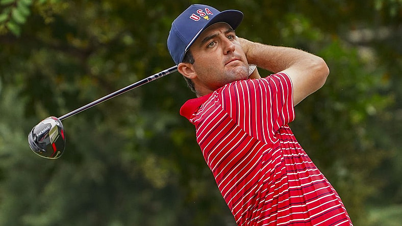 Sep 25, 2022; Charlotte, North Carolina, USA; Team USA golfer Scottie Scheffler hits his tee shot on the 17th hole during the singles match play of the Presidents Cup golf tournament at Quail Hollow Club. Mandatory Credit: Peter Casey-USA TODAY Sports