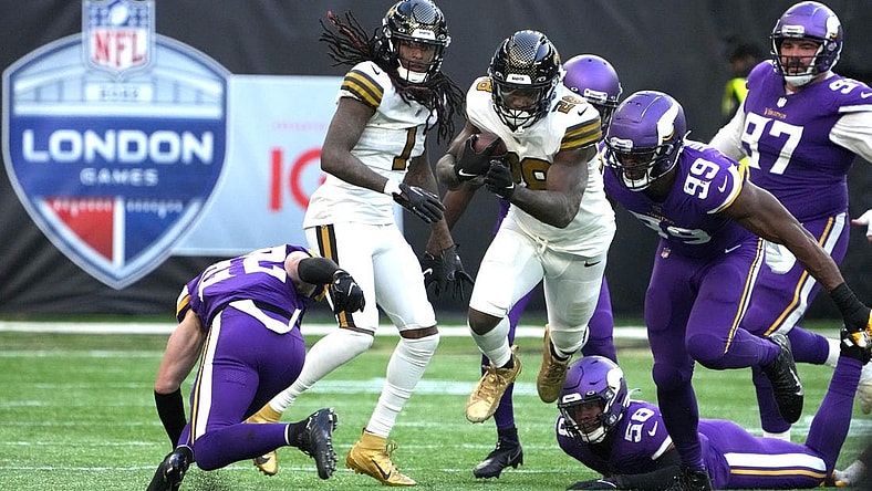 Oct 2, 2022; London, United Kingdom; New Orleans Saints running back Latavius Murray (28) carries the ball in the fourth quarter against the Minnesota Vikings during an NFL International Series game at Tottenham Hotspur Stadium. The Vikings defeated the Saints 28-25. Mandatory Credit: Kirby Lee-USA TODAY Sports