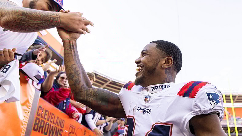 new england patriots trade kendrick bourne to the los angeles chargers