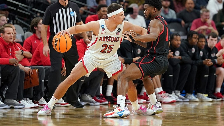Mar 24, 2022; San Antonio, TX, USA; Arizona Wildcats guard Kerr Kriisa (25) against Houston Cougars guard Jamal Shead (1) during the first half in the semifinals of the South regional of the men's college basketball NCAA Tournament at AT&T Center. Mandatory Credit: Daniel Dunn-USA TODAY Sports