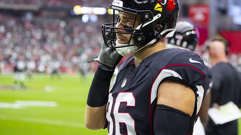 Oct 9, 2022; Glendale, Arizona, USA; Arizona Cardinals tight end Zach Ertz (86) against the Philadelphia Eagles at State Farm Stadium. Mandatory Credit: Mark J. Rebilas-USA TODAY Sports