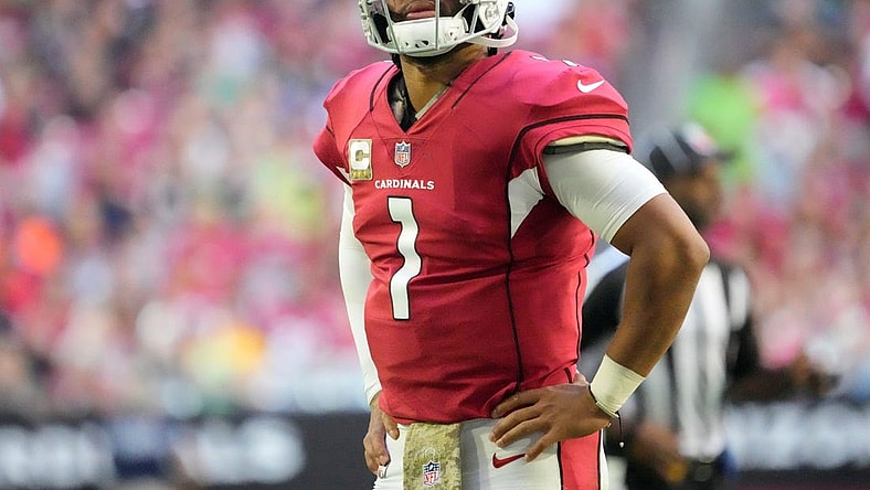 Nov 6, 2022; Phoenix, Ariz., United States;  Arizona Cardinals quarterback Kyler Murray (1) looks towards the scoreboard during the second quarter against the Seattle Seahawks at State Farm Stadium.

Nfl Cardinals Vs Seahawks Seattle Seahawks At Arizona Cardinals