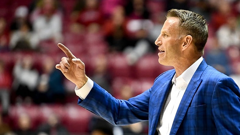 Nov 18, 2022; Tuscaloosa, AL, USA;  Alabama head coach Nate Oats gives directions to the Crimson Tide during the game with Jacksonville State at Coleman Coliseum.

Ncaa Basketball Alabama Vs Jacksonville State Men S Basketball