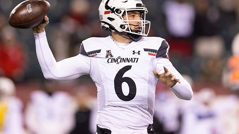 Nov 19, 2022; Philadelphia, Pennsylvania, USA; Cincinnati Bearcats quarterback Ben Bryant (6) passes the ball against the Temple Owls during the second quarter at Lincoln Financial Field. Mandatory Credit: Bill Streicher-USA TODAY Sports