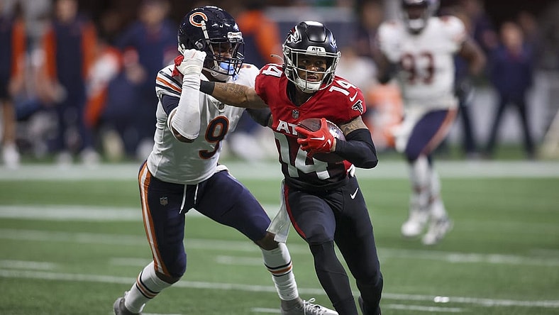 Nov 20, 2022; Atlanta, Georgia, USA; Atlanta Falcons wide receiver Damiere Byrd (14) makes a catch in front of Chicago Bears safety Jaquan Brisker (9) in the second quarter at Mercedes-Benz Stadium. Mandatory Credit: Brett Davis-USA TODAY Sports