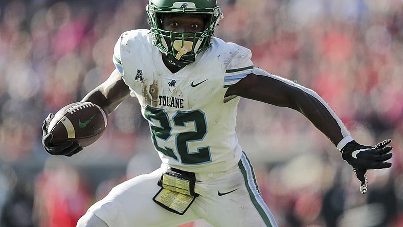 Nov 25, 2022; Cincinnati, Ohio, USA; Tulane Green Wave running back Tyjae Spears (22) runs for a touchdown against the Cincinnati Bearcats in the first half at Nippert Stadium. Mandatory Credit: Katie Stratman-USA TODAY Sports