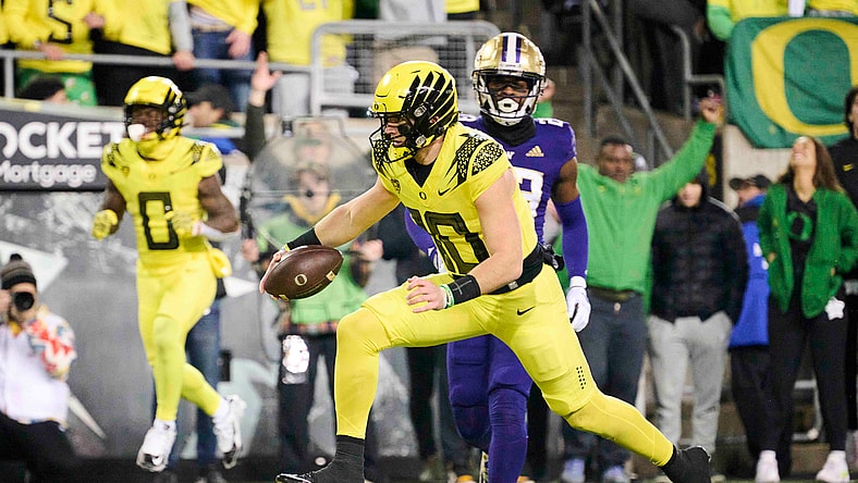 NCAA Football: Washington at Oregon