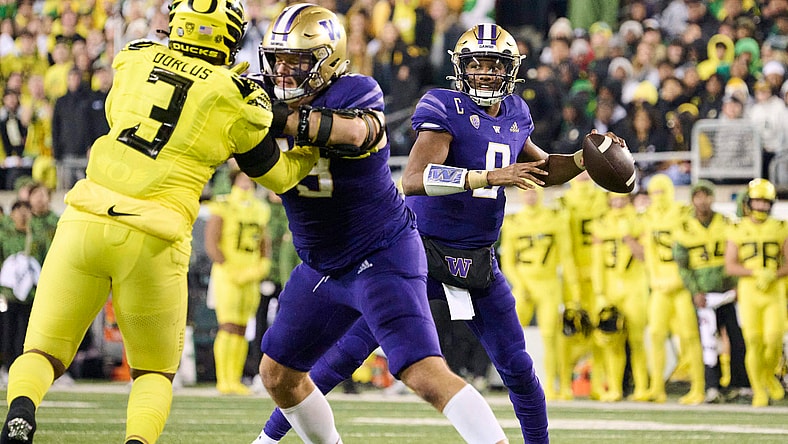 NCAA Football: Washington at Oregon