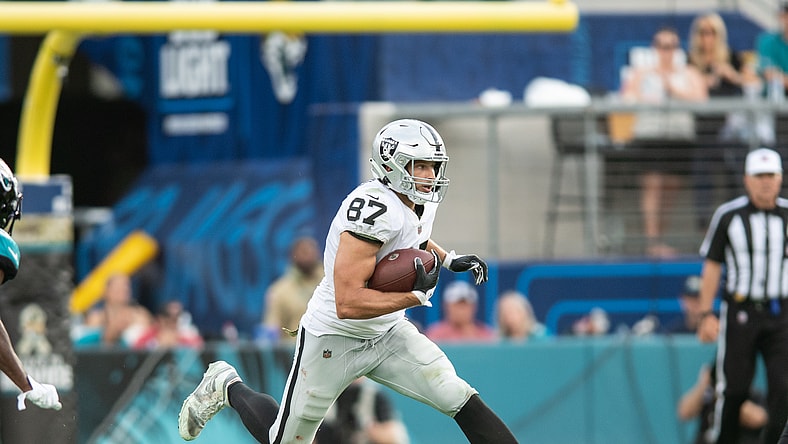 las vegas raiders tight end foster moreau