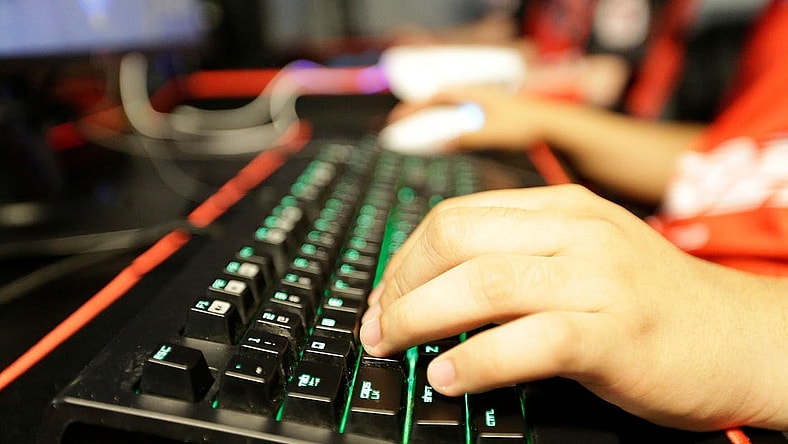 Students from dozens of schools throughout Wisconsin take part in the Wisconsin High School Esports Association's State Championship Saturday, April 13, 2019 at Game On in Fond du Lac Wisconsin. Teams compete in 4 games during the event. Overwatch, Rocket League, League of Legends, and Smash Ultimate. Doug Raflik/USA TODAY NETWORK-Wisconsin 

Fon Game On 041319 Dcr0031