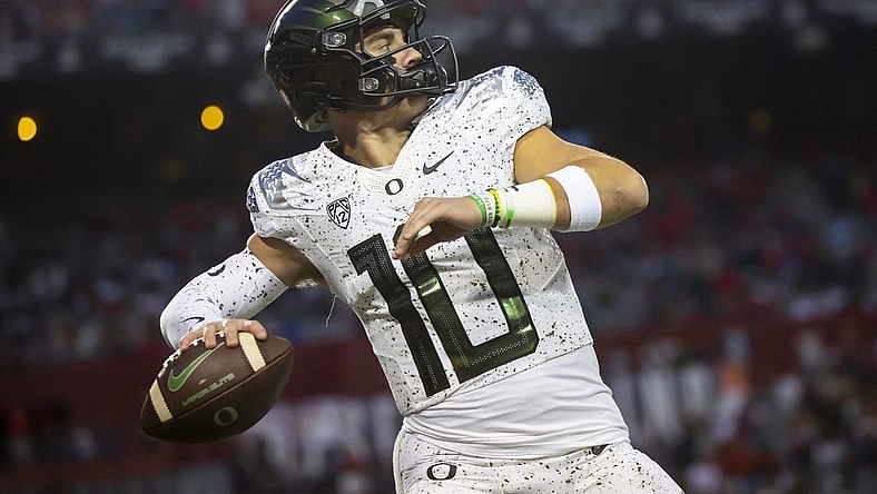 Oct 8, 2022; Tucson, Arizona, USA; Oregon Ducks quarterback Bo Nix (10) against the Arizona Wildcats at Arizona Stadium. Mandatory Credit: Mark J. Rebilas-USA TODAY Sports