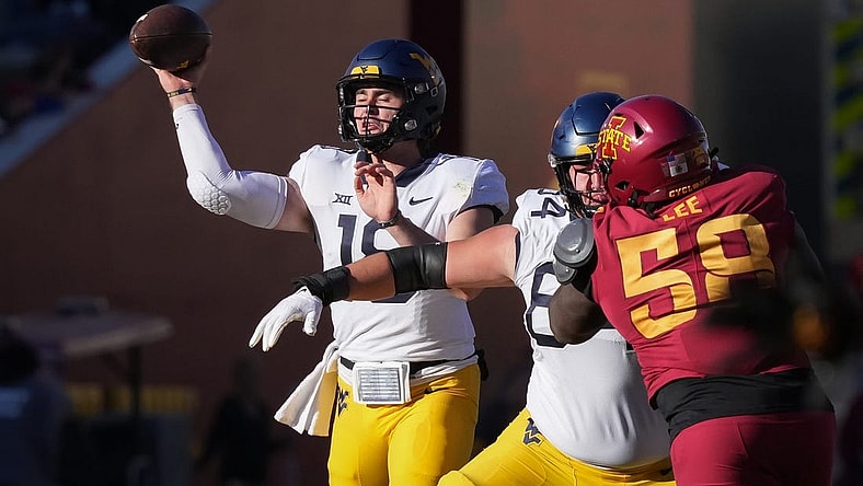 West Virginia quarterback JT Daniels throws a pass in the second quarter against Iowa State during a NCAA football game at Jack Trice Stadium in Ames on Saturday, Nov. 5, 2022.
Iowastatevswvu 202201105 Bh