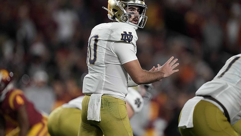 Nov 26, 2022; Los Angeles, California, USA; Notre Dame Fighting Irish quarterback Drew Pyne (10) prepares to take the snap against the Southern California Trojans in the first half at United Airlines Field at Los Angeles Memorial Coliseum. Mandatory Credit: Kirby Lee-USA TODAY Sports