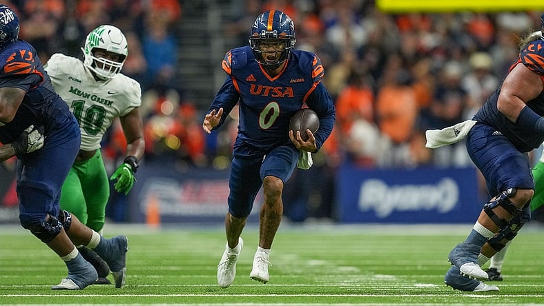 Dec 2, 2022; San Antonio, Texas, USA; UTSA Roadrunners quarterback Frank Harris (0) runs the ball in the first half against the North Texas Mean Green at the Alamodome. Mandatory Credit: Daniel Dunn-USA TODAY Sports