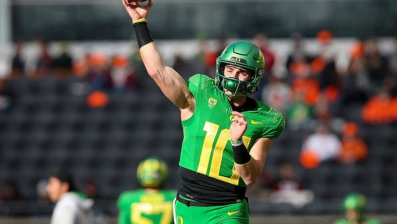 Oregon quarterback Bo Nix throws a pass.

Syndication The Register Guard