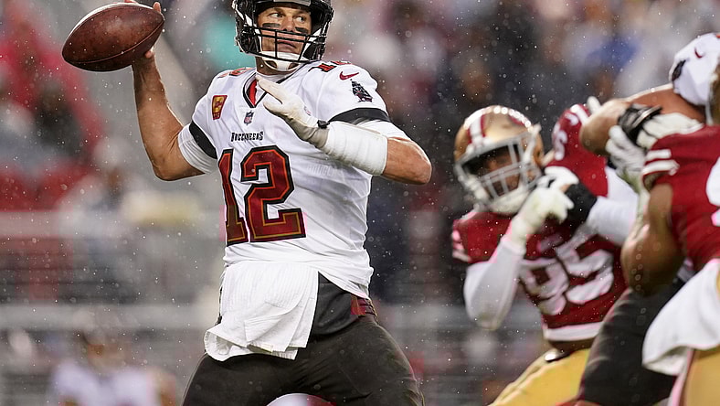 nfl free agents: tom brady