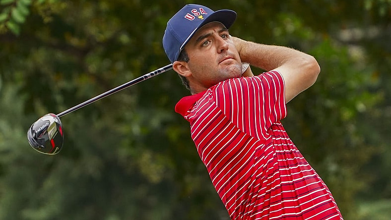 Sep 25, 2022; Charlotte, North Carolina, USA; Team USA golfer Scottie Scheffler hits his tee shot on the 17th hole during the singles match play of the Presidents Cup golf tournament at Quail Hollow Club. Mandatory Credit: Peter Casey-USA TODAY Sports