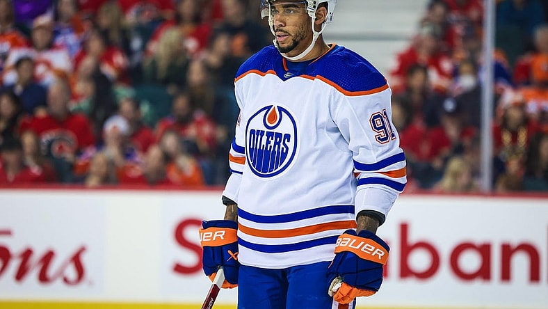 Oct 29, 2022; Calgary, Alberta, CAN; Edmonton Oilers left wing Evander Kane (91) against the Calgary Flames during the first period at Scotiabank Saddledome. Mandatory Credit: Sergei Belski-USA TODAY Sports