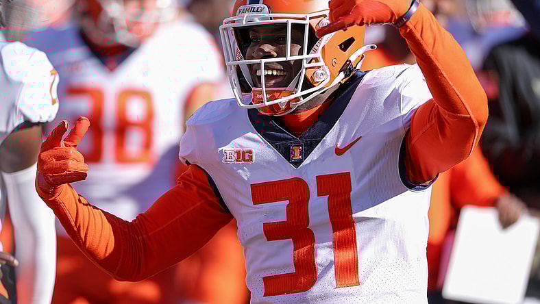 NCAA Football: Illinois at Minnesota