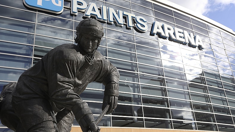 NHL: New York Islanders at Pittsburgh Penguins