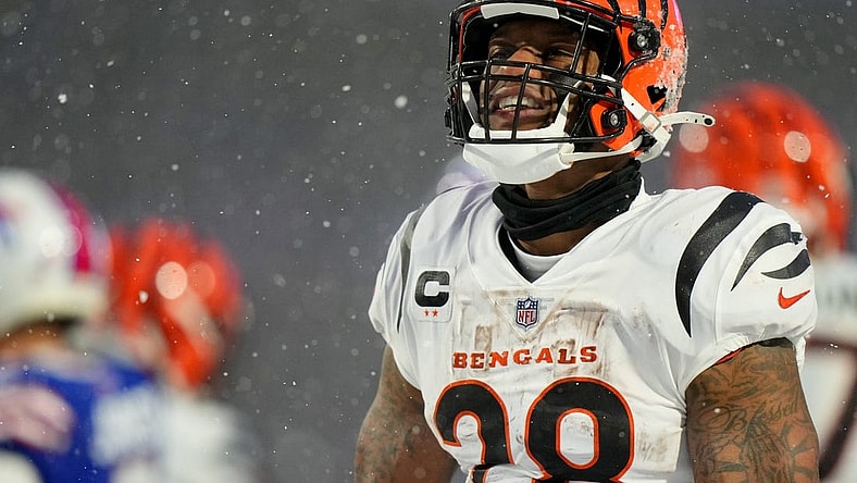 Cincinnati Bengals running back Joe Mixon (28) gestures for a first down after a carry in the second quarter during an NFL divisional playoff football game between the Cincinnati Bengals and the Buffalo Bills, Sunday, Jan. 22, 2023, at Highmark Stadium in Orchard Park, N.Y.

Cincinnati Bengals At Buffalo Bills Afc Divisional Jan 22 1259
