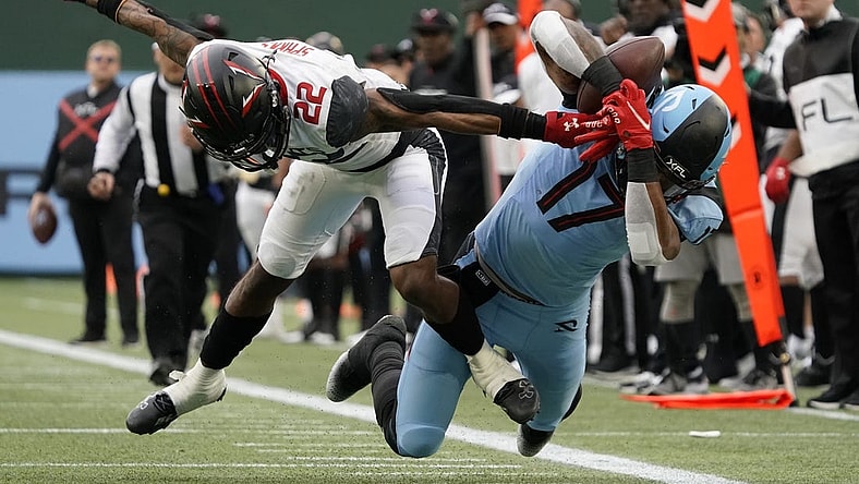 Feb 18, 2023; Arlington, TX, USA; Arlington Renegades wide receiver Jordan Smallwood (17) makes a catch as he is defended by Vegas Vipers defensive back Adam Sparks (22) during the second half at Choctaw Stadium. Mandatory Credit: Raymond Carlin III-USA TODAY Sports